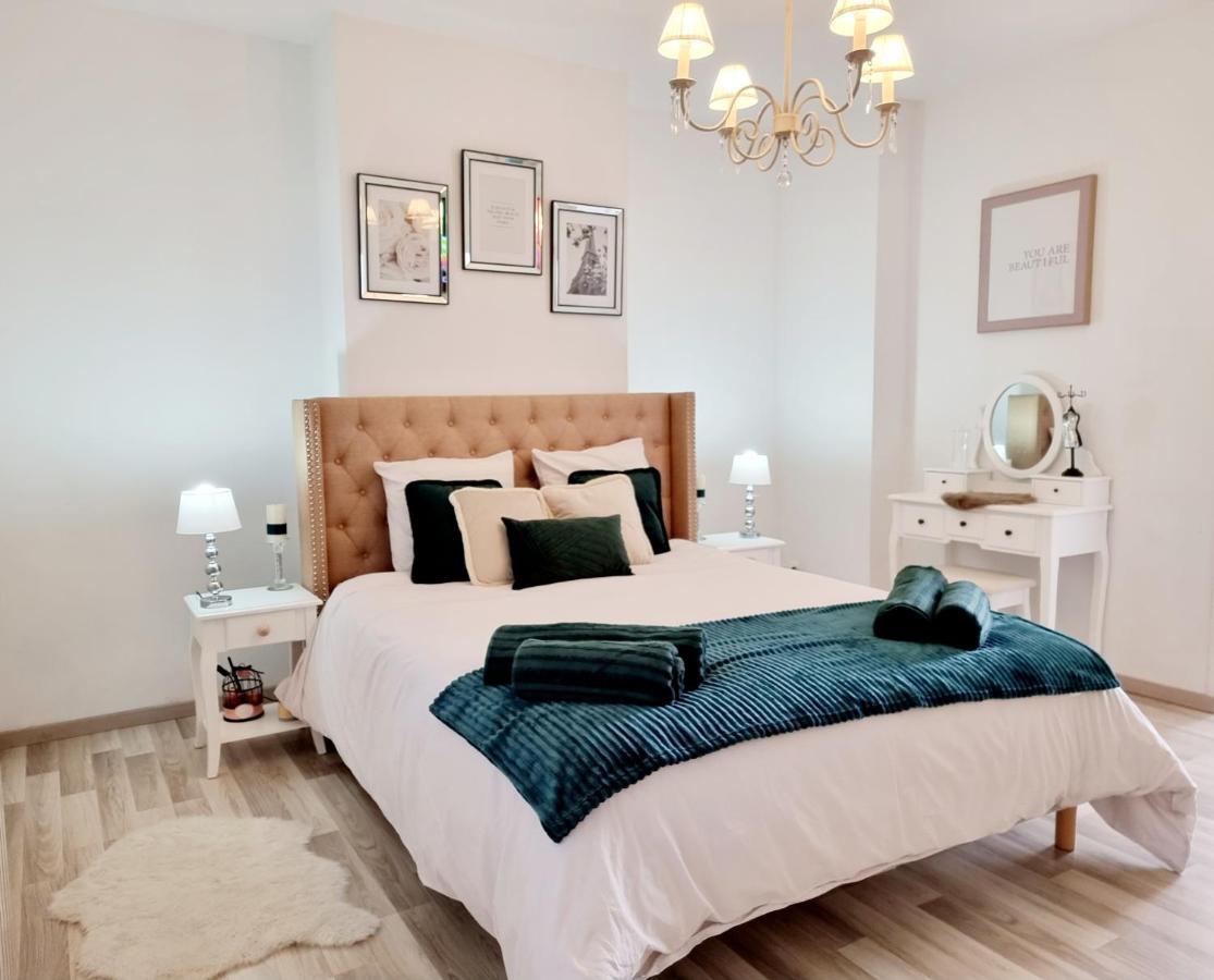 Oasis Citadine Terrasse Intime Jardin Privatif En Plein Centre Ville 70M2 Cambrai Kültér fotó