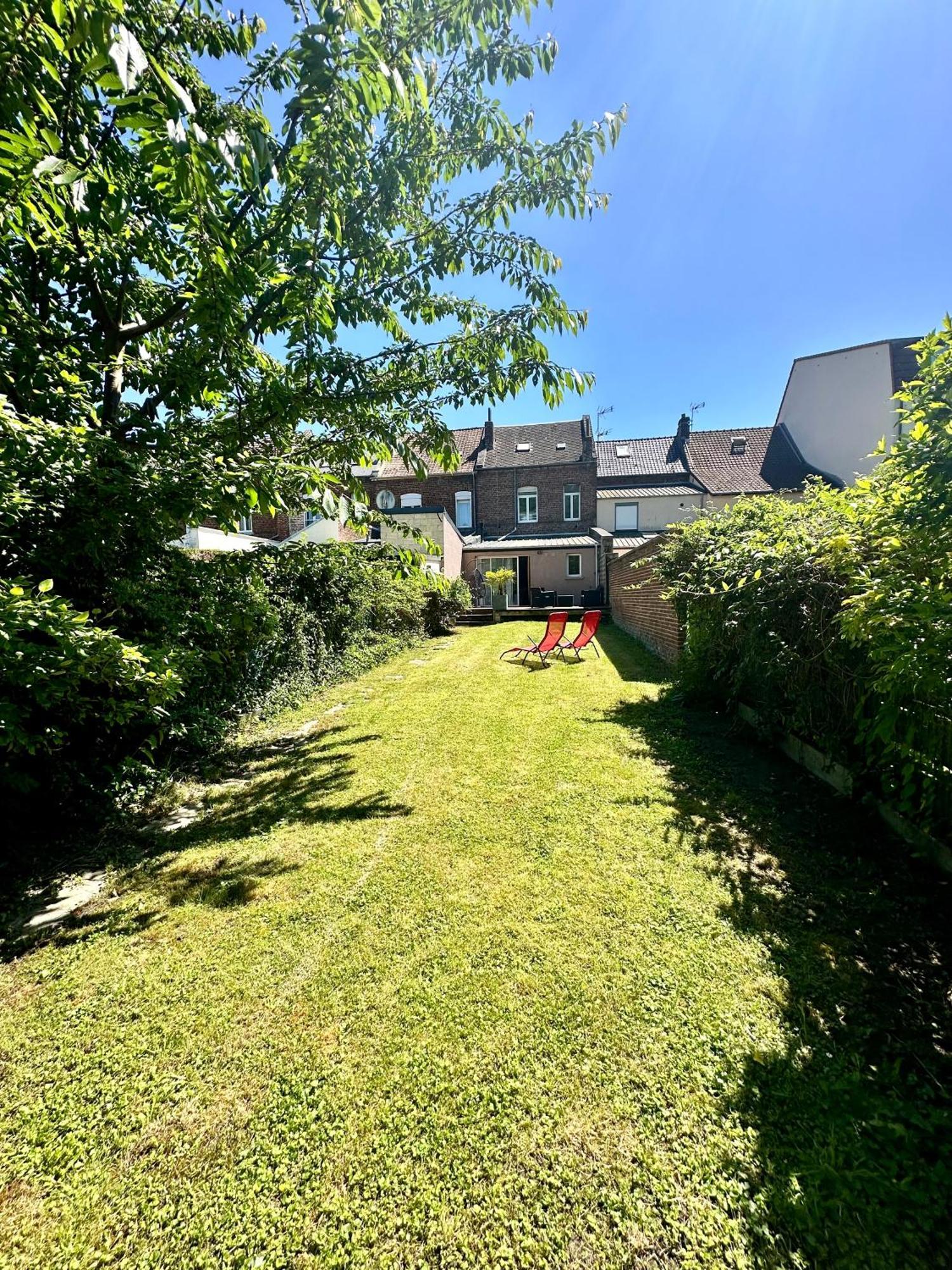 Oasis Citadine Terrasse Intime Jardin Privatif En Plein Centre Ville 70M2 Cambrai Kültér fotó